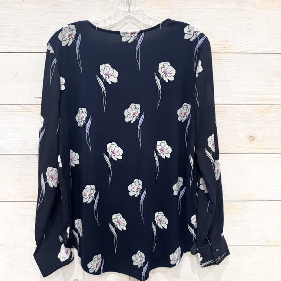Ann Taylor flowy floral long sleeve top ❤️ - Picture 5 of 6